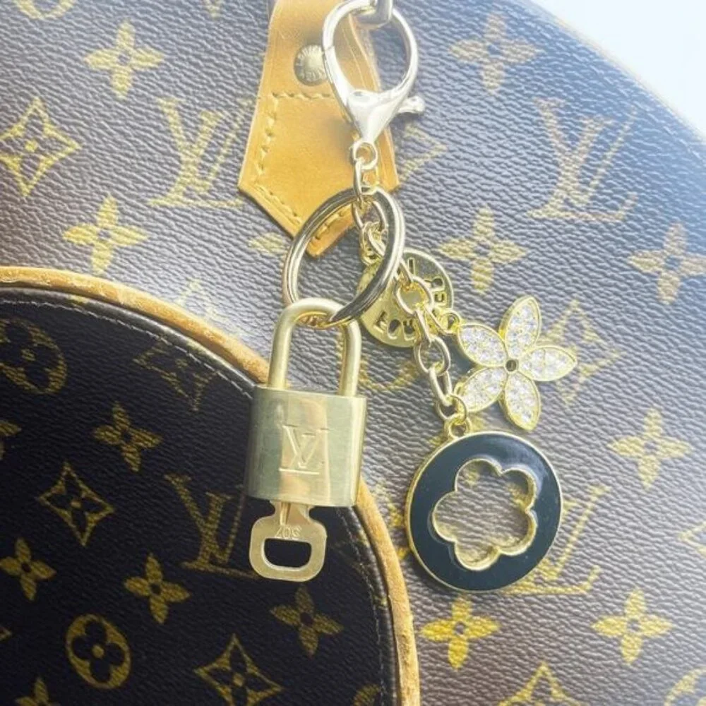 Authentic Louis Vuitton Lock & Key with Bag Charm Keychain Key Charm Chain_2